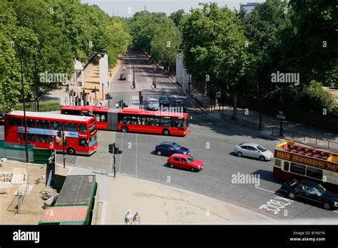 Traffic on Hyde Park Corner, London Stock Photo - Alamy