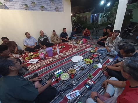 PURI KRATON REGENCY Hasil Rapat RW XI Bulan Juli Nomor 2 Sama Seperti