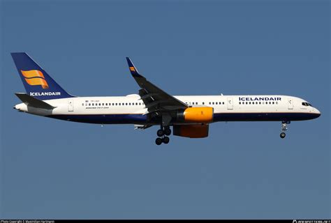 TF ISY Icelandair Boeing 757 223 WL Photo By Maximilian Hartmann ID