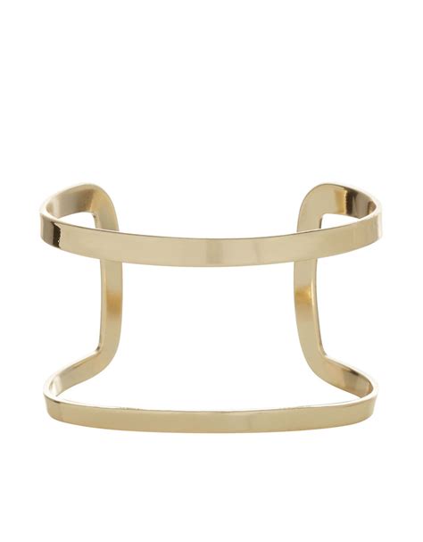 Lesbian hairdos are influencing gender-neutral fashion trends 23