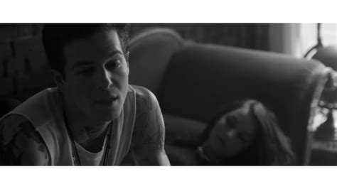 The Neighbourhood Sweater Weather Official Music Video Youtube