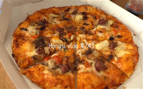 红柿hongsi 243(芒果中字)只用吃填满的感性VLOG怎么样../达美乐披萨/咖喱,炸明太鱼子,牛胸肉苏籽油荞麦面,沙拉,辣牛肉汤-芒果 ...