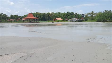 Fenomena Alam Muncul Semburan Lumpur Dari Perut Bumi Setelah Gempa Di