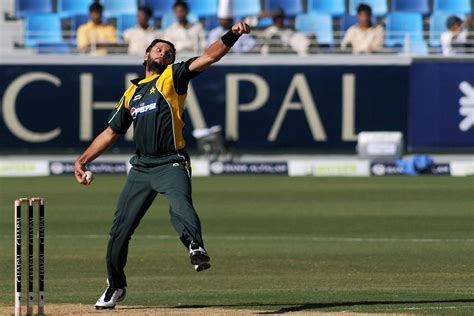 Shahid Afridi bowls | ESPNcricinfo.com