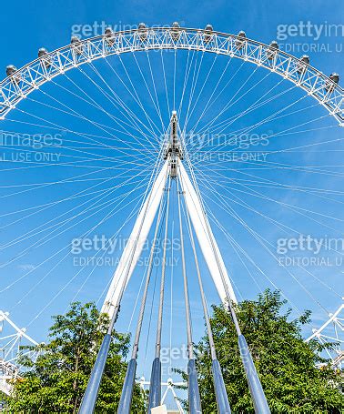 London Eye in London on South Bank of River Thames 이미지 1422887855