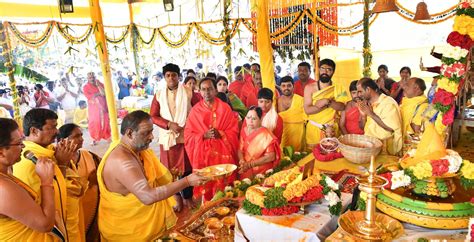 Telangana Cm Kcr In Sahasra Chandi Yagam Held At His Farm House In