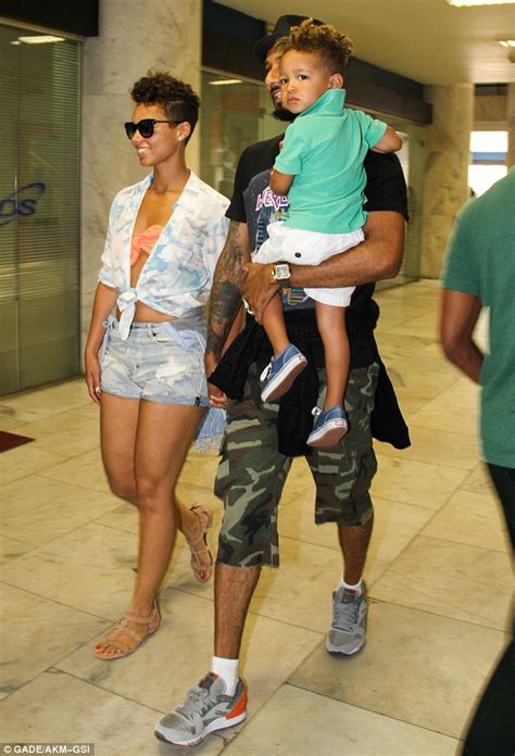 Alicia Keys And Family Looks Ready To Holiday In Brazil