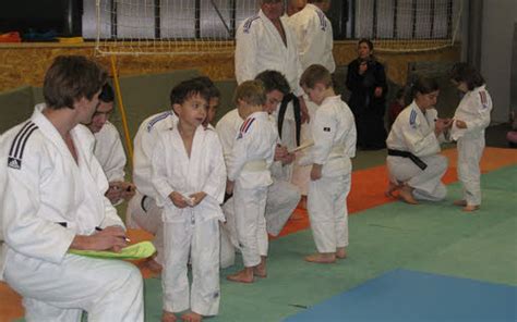 Judo Les Nouveaux Grades Remis Lors D Une C R Monie Le T L Gramme