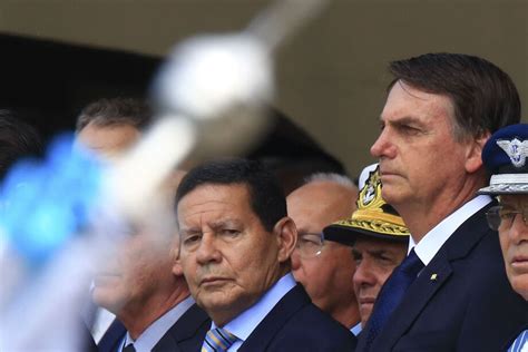 Aliados de Bolsonaro veem Mourão em nova fase mas mantêm vigília A