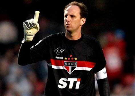 Brazilian goalkeeper Rogerio Ceni to continue playing past the age of 42