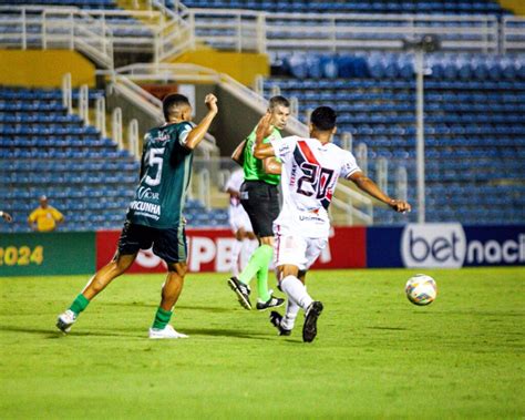 Floresta vence o Ferroviário de virada na estreia do Campeonato Cearense