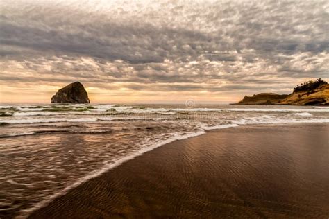 Cape Kiwanda, Oregon at Sunrise Stock Image - Image of beach, coastline: 126045175