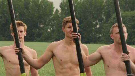 Warwick Nude Photoshoot ThisVid em inglês