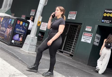 Phat Ass VPL Pawg MILF Spandex Leggings Yoga Pants Forum