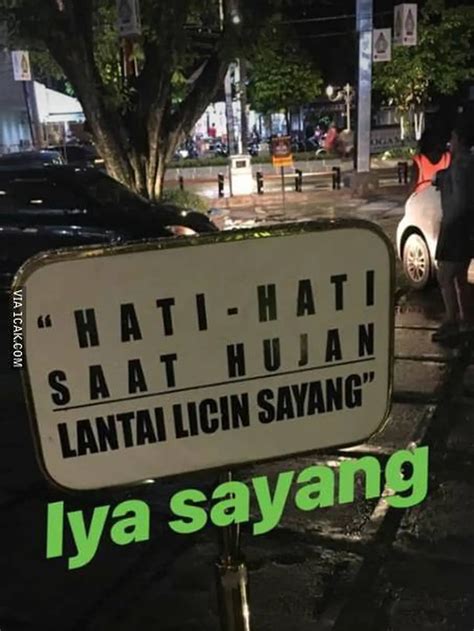 Tulisan Awas Lantai Licin Ini Nyeleneh Bikin Ngakak Hot Liputan