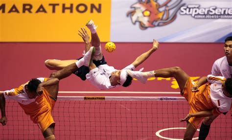 Camera bắt được 10 khoảnh khắc hài hước trong thể thao Người đẹp diện bikini ngỡ sân bóng là