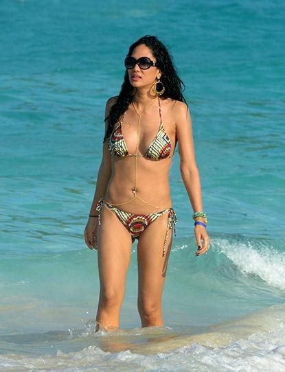 Hot Sexy Ellen Humphreys Bikini Pics