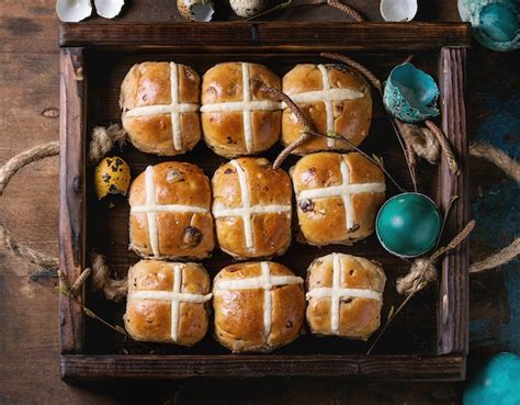 Premium Photo Hot Cross Buns