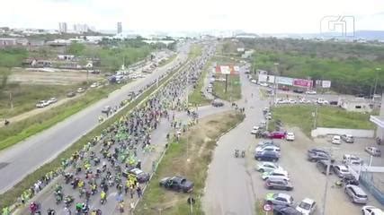 Bolsonaro provoca aglomeração em passeio de moto por cidades do Agreste