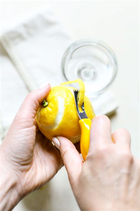 How To Make A Lemon Twist Garnish Good Life Eats