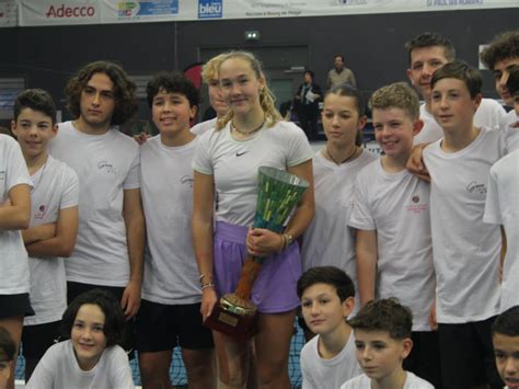 Tennis Open de Bourg de Péage Jétais en train de faire des crêpes