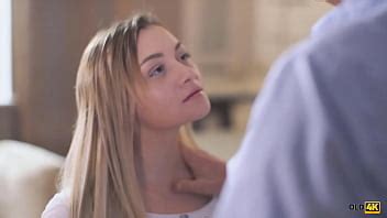 OLD K Viejo tentado a tener sexo increíble con una ninfa excitada en el sofá XVIDEOS