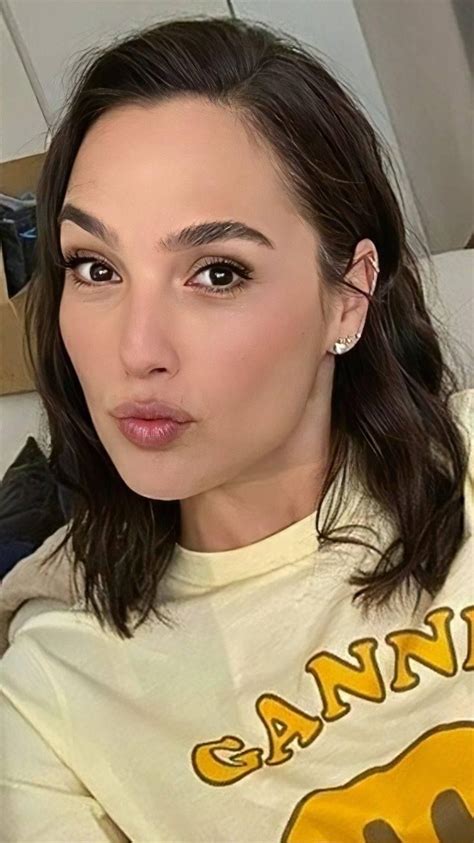 Pin By Nico Landauro Constanzo On Cine Podcast Book Gal Gadot