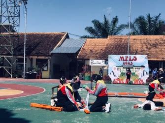 Pmi Kab Jember Siswa Baru Mengikuti Simulasi Bencana Alam Yang