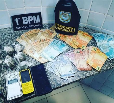 Homem Tenta Fugir Ao Ver Viatura Da Pm Mas Acaba Preso Por Tráfico De