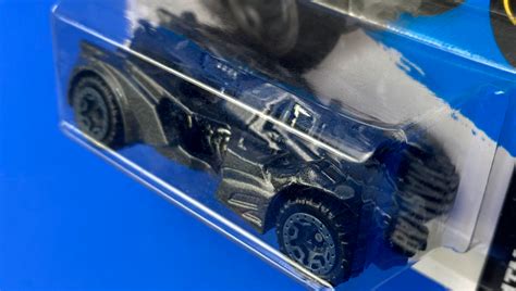 Машинка Базова Hot Wheels Batman Arkham Knight Batmobile Batman DHT Dark Grey купити в