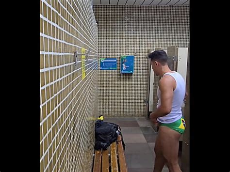 SEXO NO BANHEIRO DO TERMINAL DE ÔNIBUS XVIDEOS