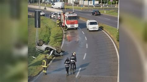 AUTO SI RIBALTA SULLA TANGENZIALE FERITA UNA GIOVANE ToscanaTv