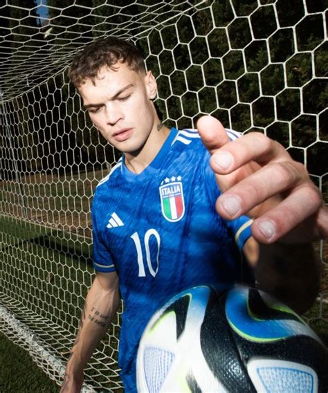 Italie Adidas D Voile Ses Premiers Maillots De La Nazionale