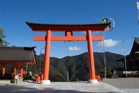 Nachi Falls - One Of The Most Beautiful Places in Japan!