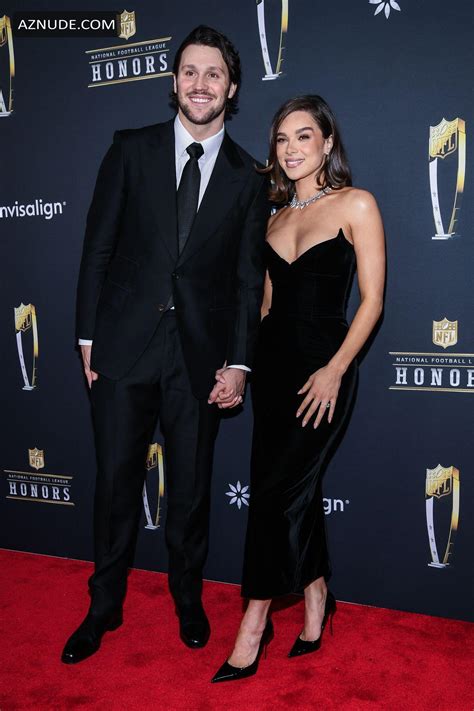 Hailee Steinfeld Sexy Seen With Josh Allen Showing Off Her Hot Cleavage At NFL Honors In New