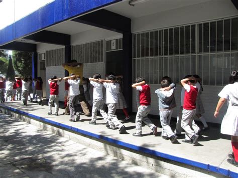 Educación BC RECUERDAN 334 MIL ALUMNOS SISMO DEL 85 CON SIMULACRO