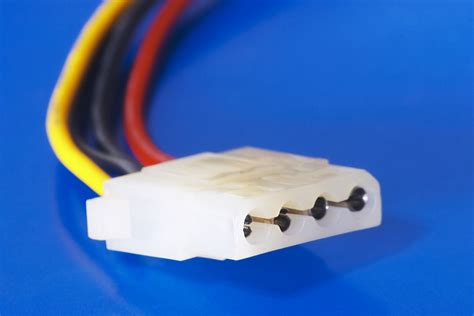 Kan ik oude kabel splitter naar fans met nieuwe PSU gebruike - Overige ...