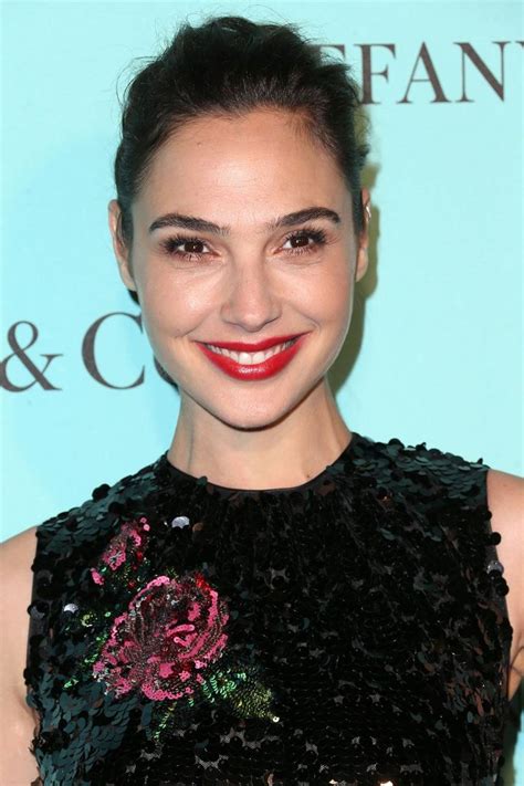 Gal Gadot Hairstyles Makeup Celebrity Beauty Wonder Woman Glamour UK