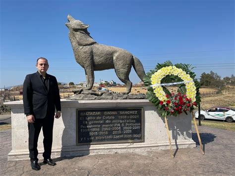 La Jornada Feministas derrumban monumento en Tarímbaro Michoacán