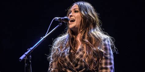 Alanis Morissette Ser Atra O De Show Virtual Beneficente Rc