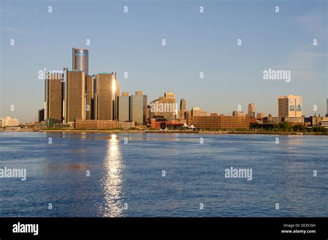 Michigan, Detroit. Early morning downtown city skyline view from the ...