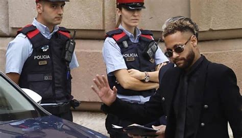 Justice Neymar est arrivé à Barcelone pour son procès photo