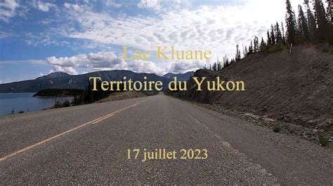 Le Lac Kluane Au Sud Ouest Du Territoire Du Yukon Avec Ma Kawasaki