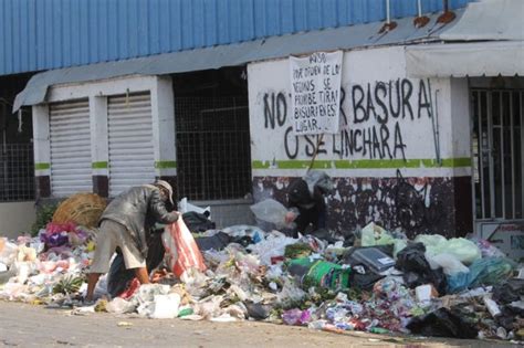 Arrojan basura a escondidas en el mercado La Purísima de Tehuacán e