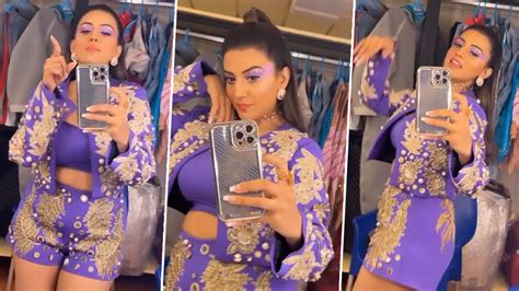 Akshara Singh Hot Video भजपर एकटरस अकषर सह न सकस ऑउटफट पहनकर कय हट डस