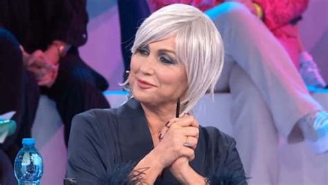 Amici 22 perché Alessandra Celentano indossa la parrucca