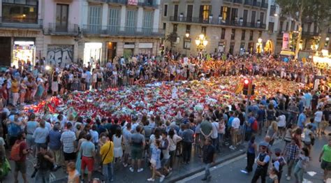 Miles De Personas Se Manifiestan En Barcelona Contra La Violencia