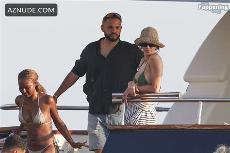 Kendall Jenner Sexy Spotted Showing Off Her Amazing Body Wearing A Hot Green Bikini At Ibiza