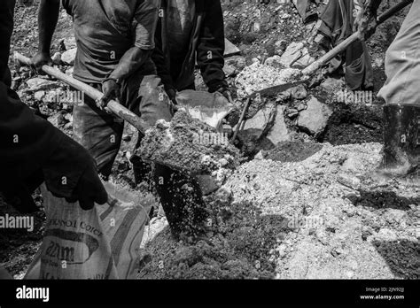 Congo mining, Miners at work in Democratic Republic of Congo, Mining in ...