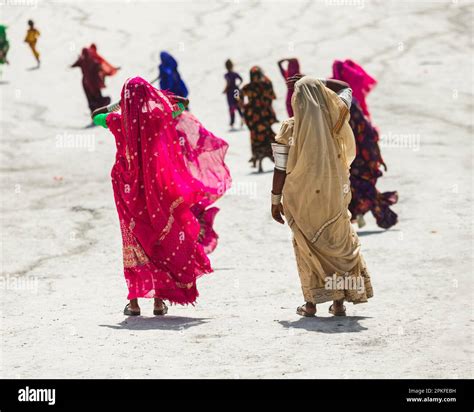 Hingol Pakistan March Women Hindu Yatris Pilgrims Visit Mud